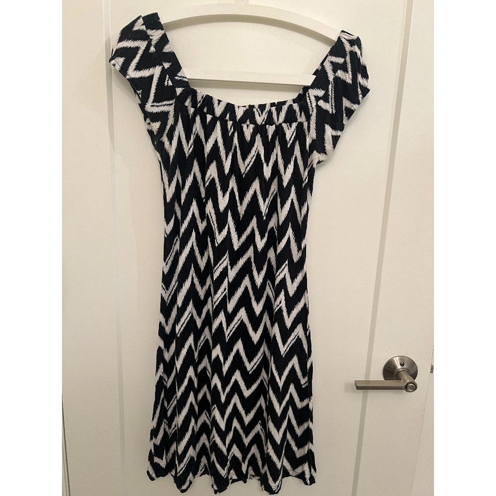 Vintage dELiA*s Zig-Zag dress, size medium